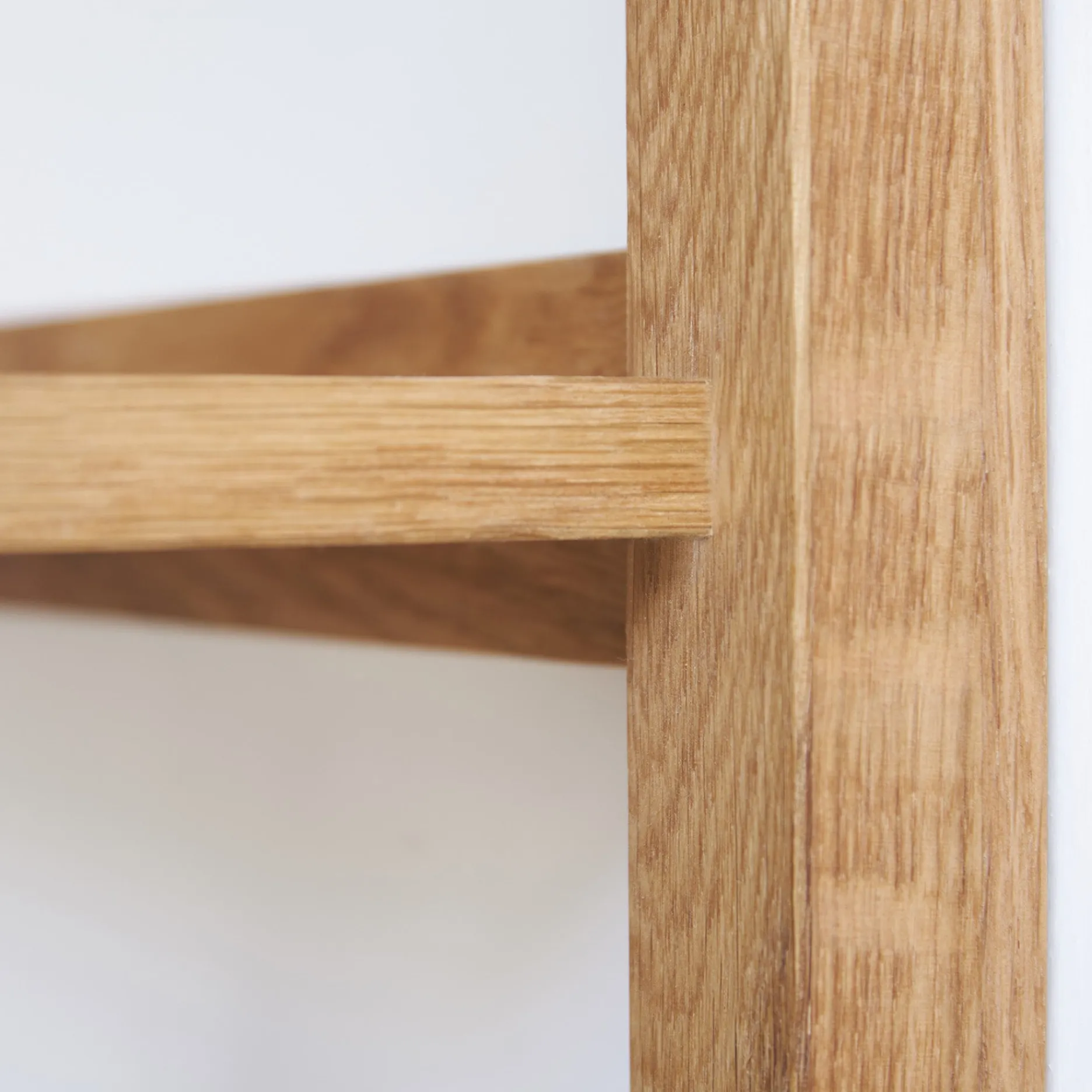 Furniture by Sinnerup Hylder-Akeru II væghylde 2H, FSC-certificeret egetræ