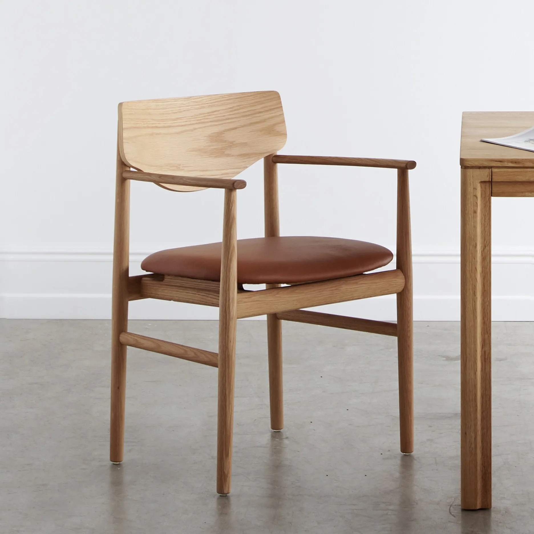 Furniture by Sinnerup Spisebordsstole-Celeste spisebordsstol m. armlæn - Læder