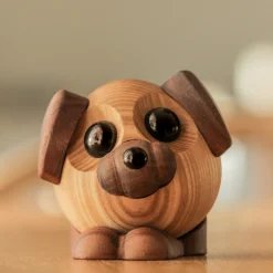 FableWood Figurer|Figurer-Hunden Buddy, Pick-me-up (L)
