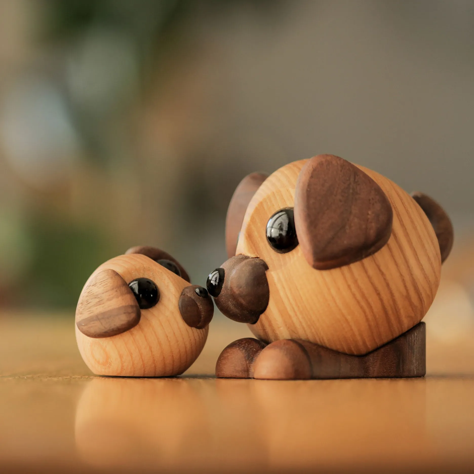 FableWood Figurer|Figurer-Hunden Buddy, Pick-me-up (L)