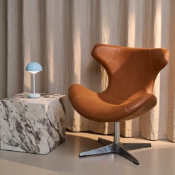 Furniture by Sinnerup Loungestole-Kato loungestol læder m. chrome drejesokkel
