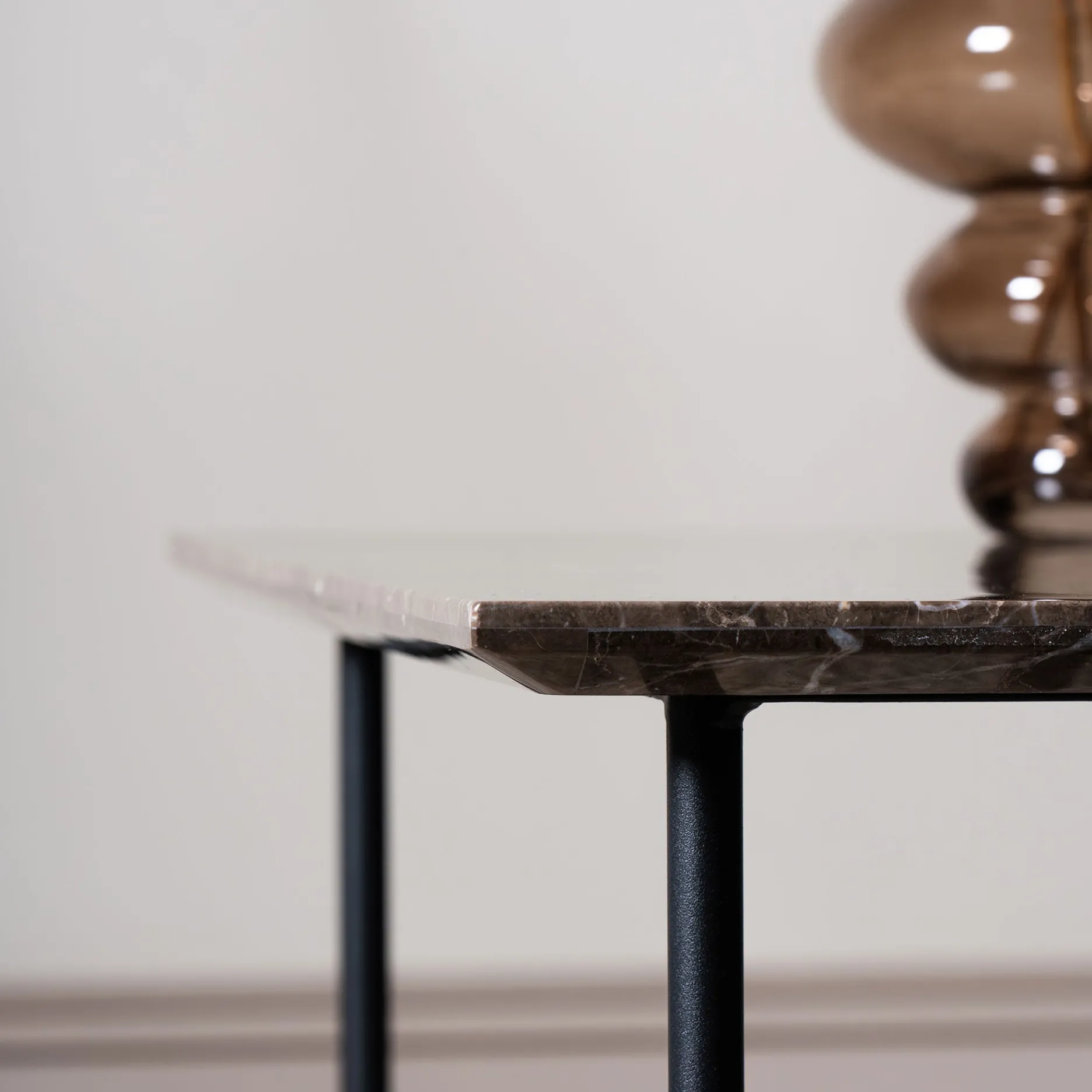 Furniture by Sinnerup Sofaborde-Lines II sofabord i marmor 80x80 cm