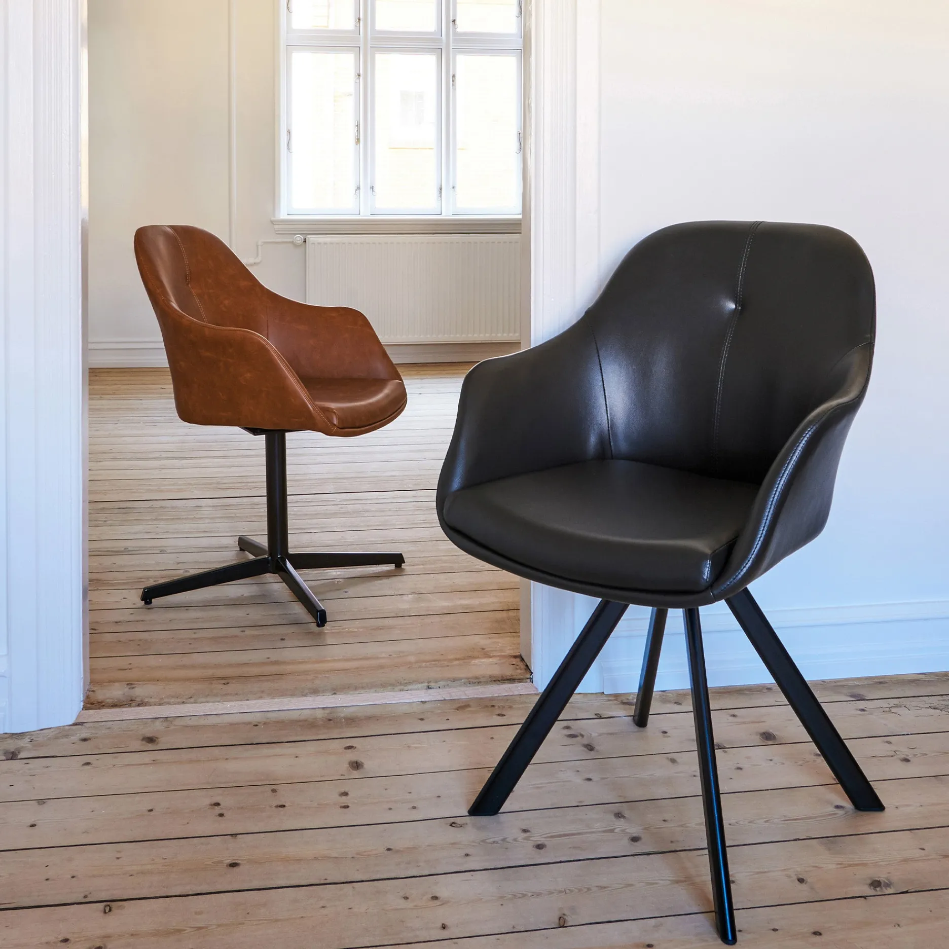 Furniture by Sinnerup Spisebordsstole-New Age PU m. drejeben