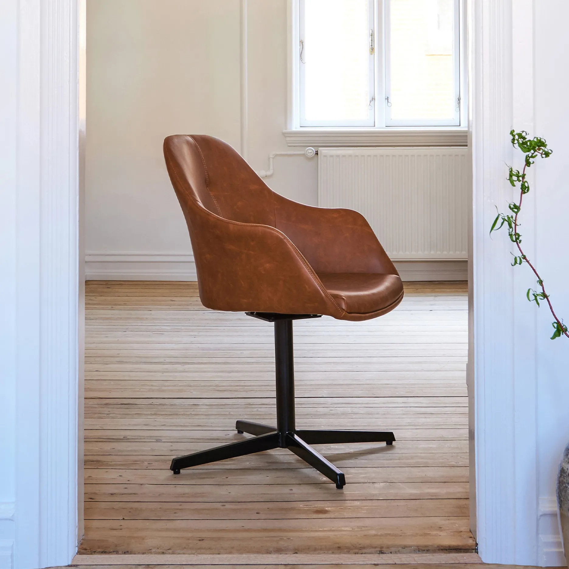 Furniture by Sinnerup Spisebordsstole-New Age PU m. drejefod