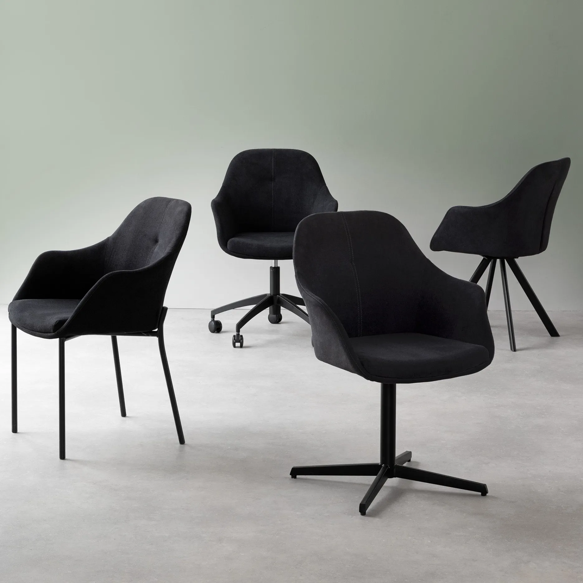 Furniture by Sinnerup Spisebordsstole-New Age sort stof m. drejeben