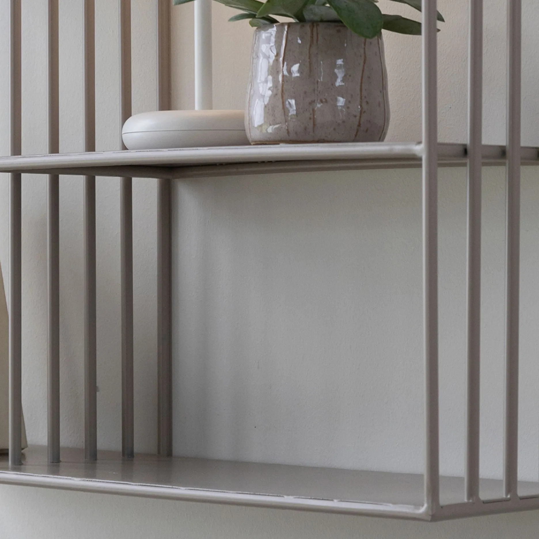 Furniture by Sinnerup Reoler-Nohr vægreol m. forskudte rum