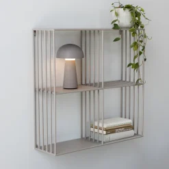 Furniture by Sinnerup Reoler-Nohr vægreol m. rum