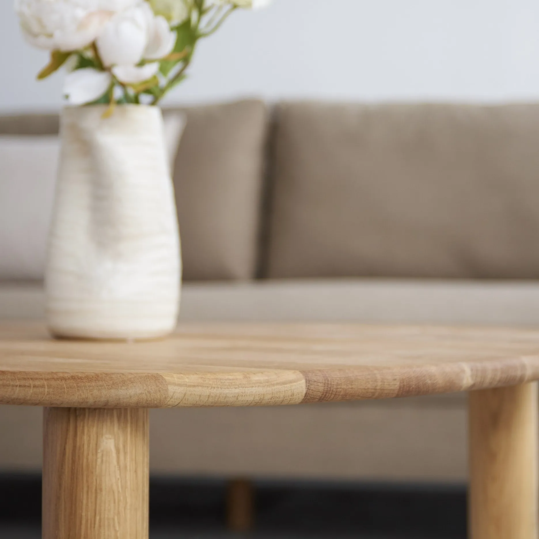 Furniture by Sinnerup Sofaborde|Sideborde-Pebble sofabord Ø90 cm, FSC-certificeret egetræ