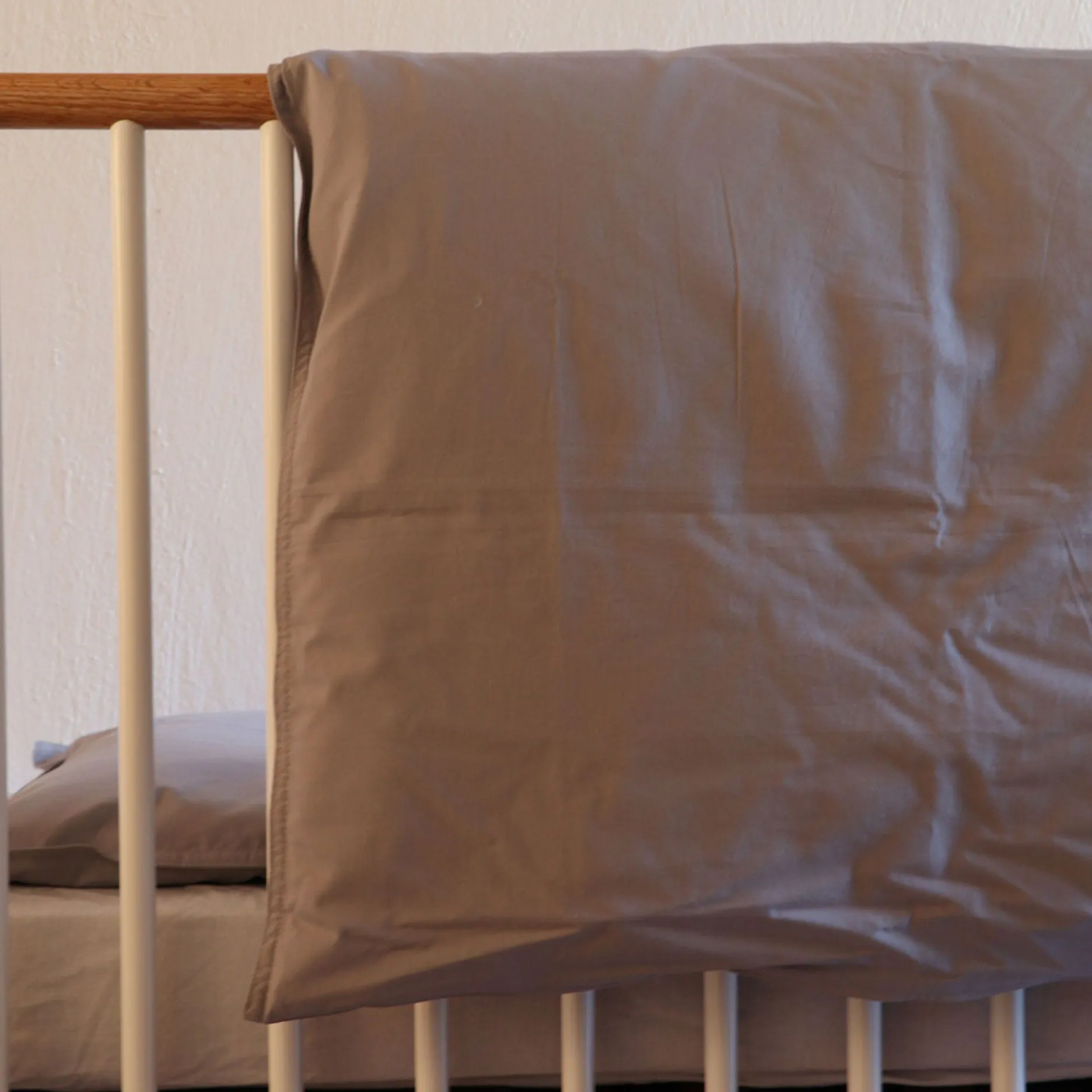 Omhu Sengetøj-Percale sengetøj baby 70x100 cm lys grå