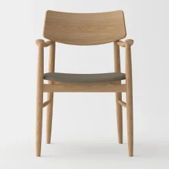 Furniture by Sinnerup Spisebordsstole-Vedersø spisebordsstol m. armlæn - Stof
