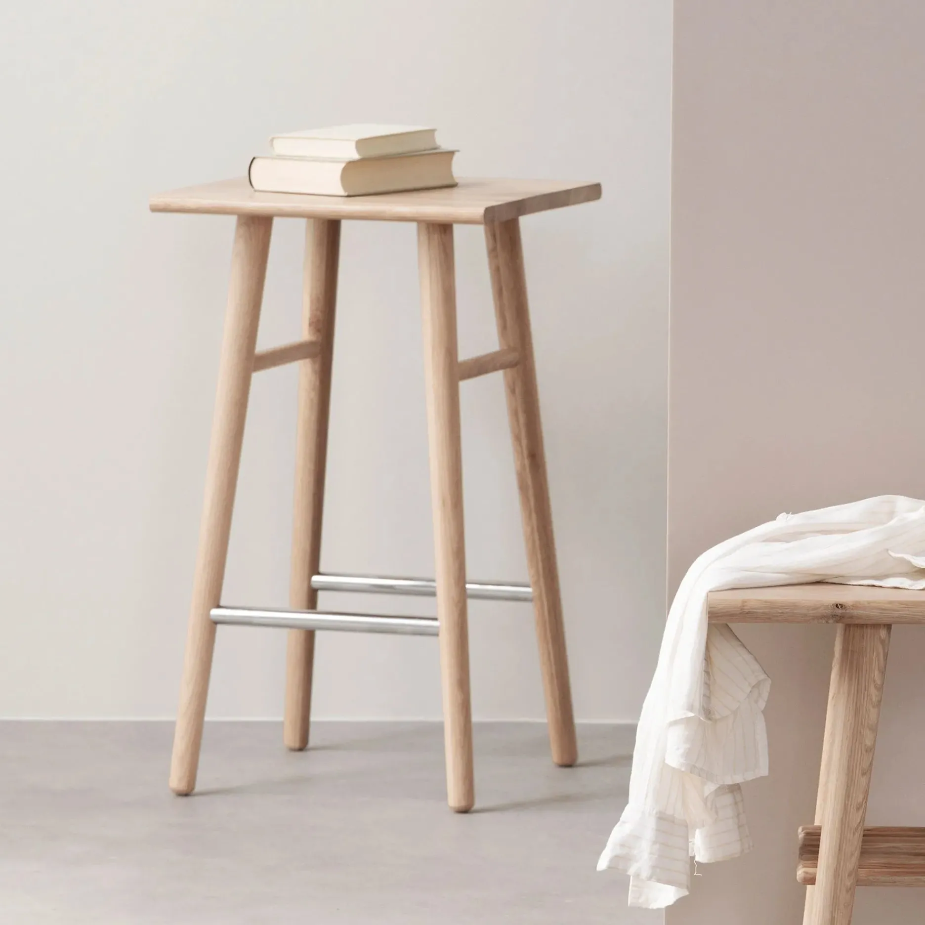 Furniture by Sinnerup Køkkenstole|Barstole-Wood II køkkenstol-hvidpigment FSC certificeret egetræ