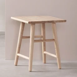Furniture by Sinnerup Køkkenstole-Wood II taburet hvidpigmenteret FSC certificeret egetræ