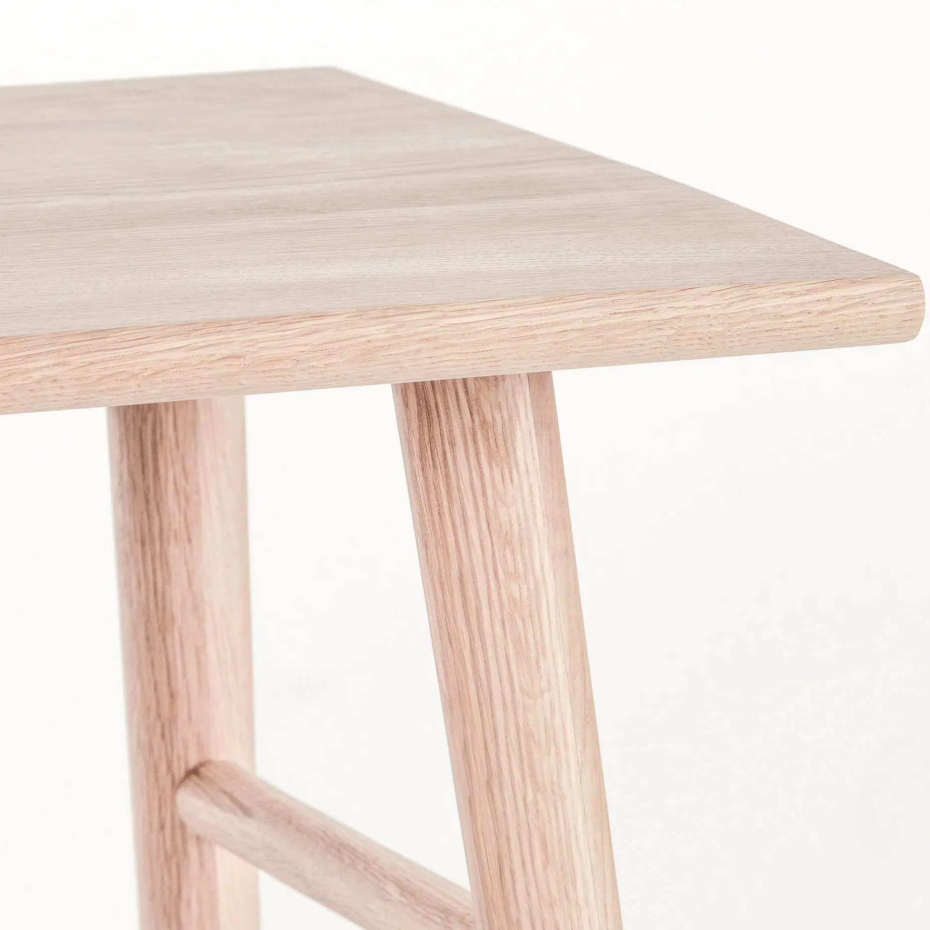Furniture by Sinnerup Køkkenstole-Wood II taburet hvidpigmenteret FSC certificeret egetræ